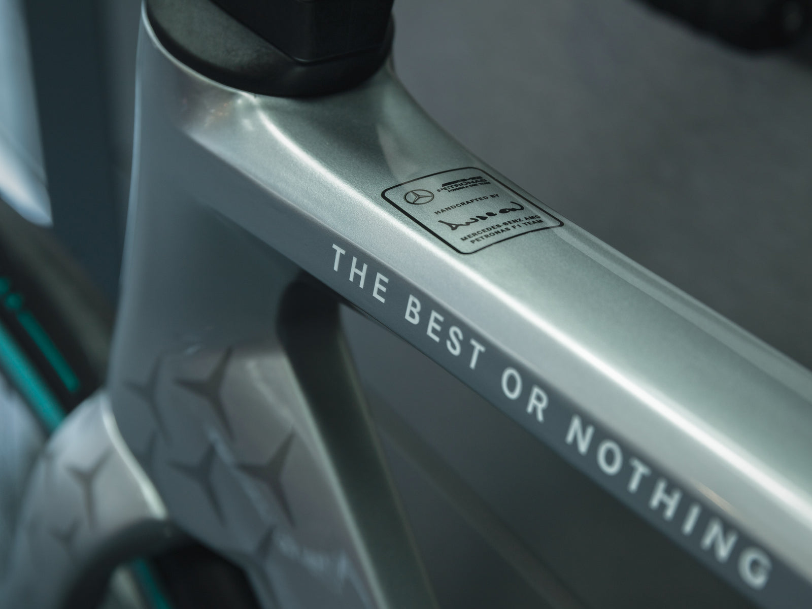 Mercedes-AMG PETRONAS F1® Equipo V11 Edición de carretera