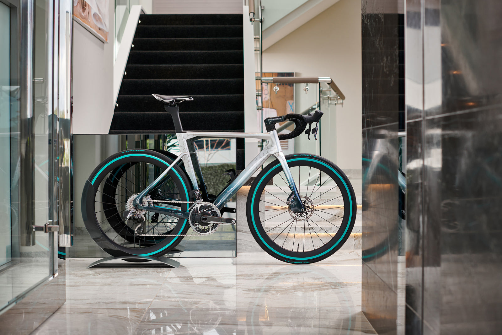 Mercedes-AMG PETRONAS F1® Equipo V11 Edición de carretera