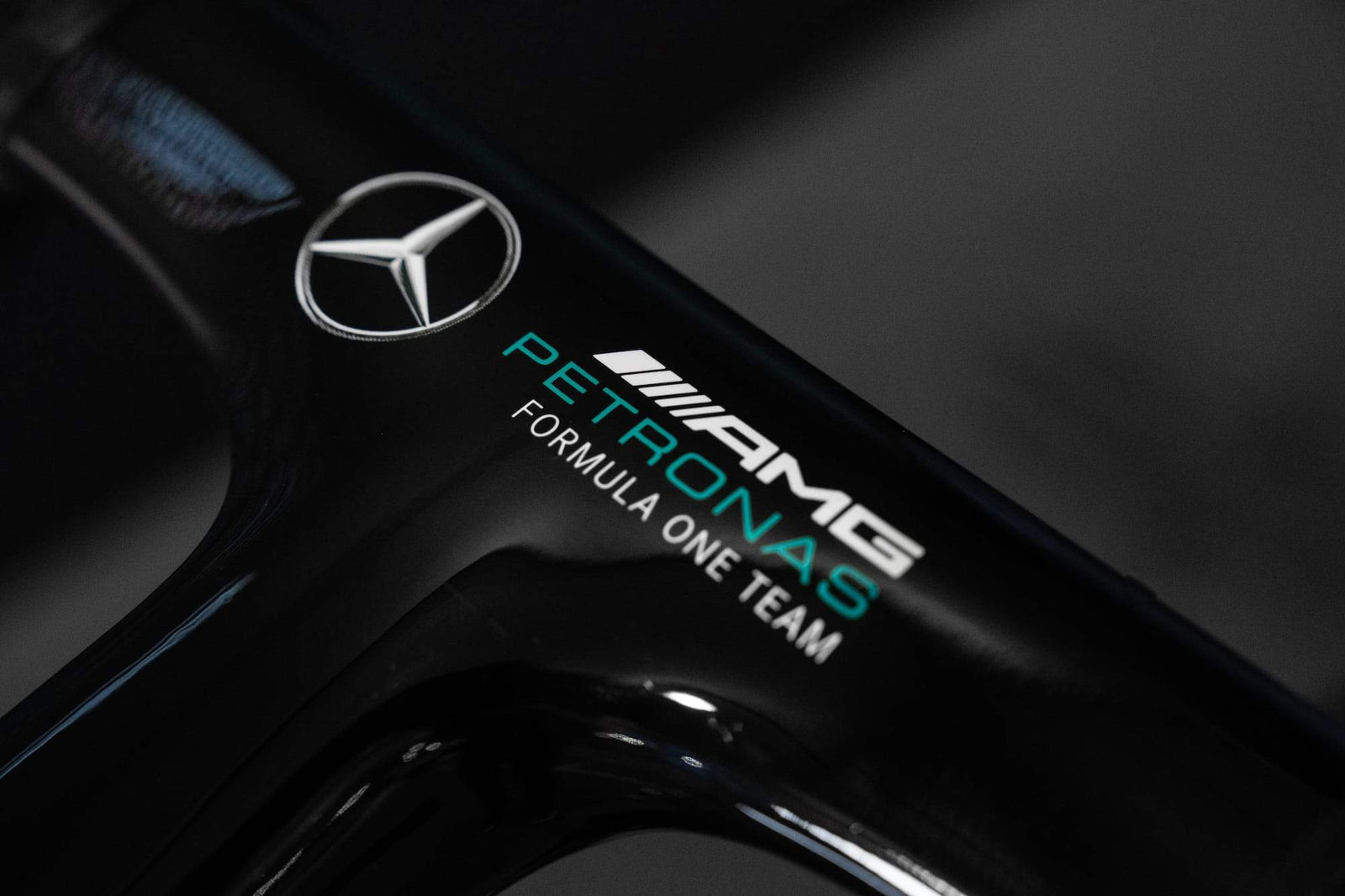 Mercedes-AMG PETRONAS F1® Equipo V12 Edición de carretera