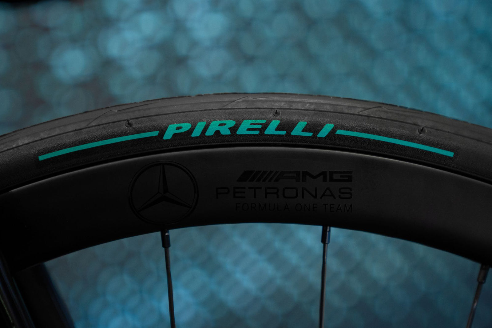 Mercedes-AMG PETRONAS F1® Equipo V12 Edición de carretera