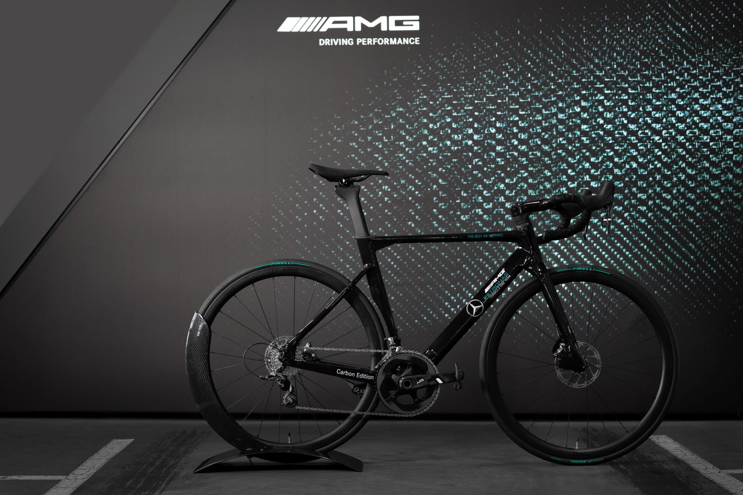 Mercedes-AMG PETRONAS F1® Equipo V12 Edición de carretera